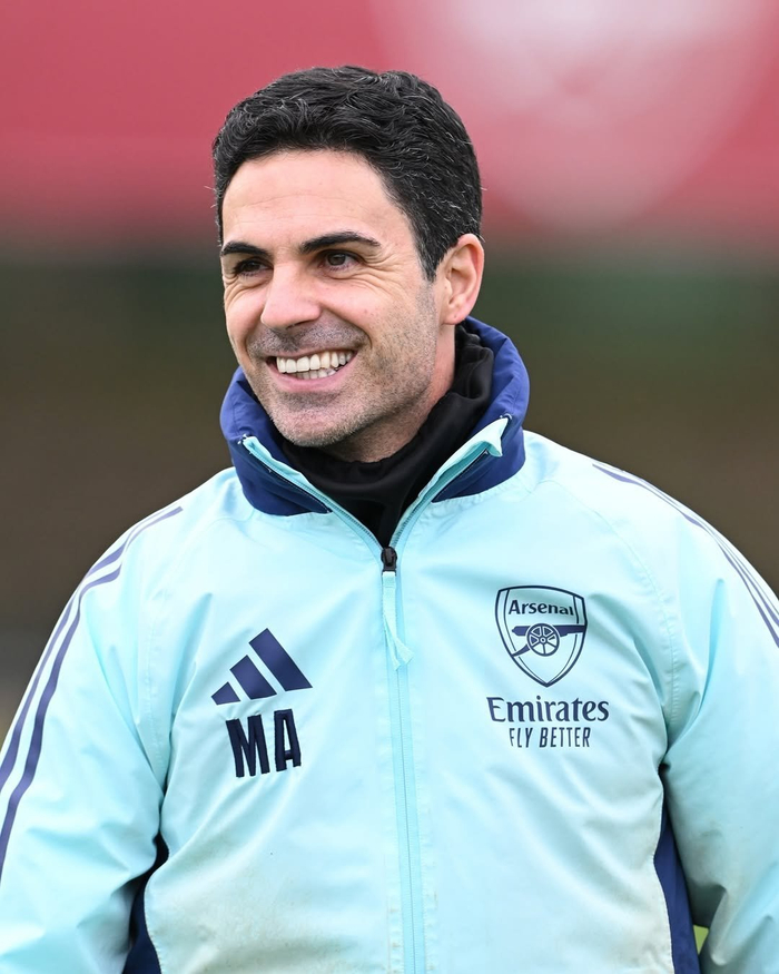 略伦特：很高兴保持不败战绩，和这些优秀球员并肩作战很轻松（略伦特：为不败延续感到欣喜，与顶尖队友并肩作战轻松自如）