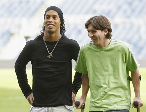 官方：河南队主帅丹尼尔-拉莫斯当选2025赛季中超最佳教练员（官方宣布：河南队主帅丹尼尔-拉莫斯荣膺2025赛季中超最佳教练）