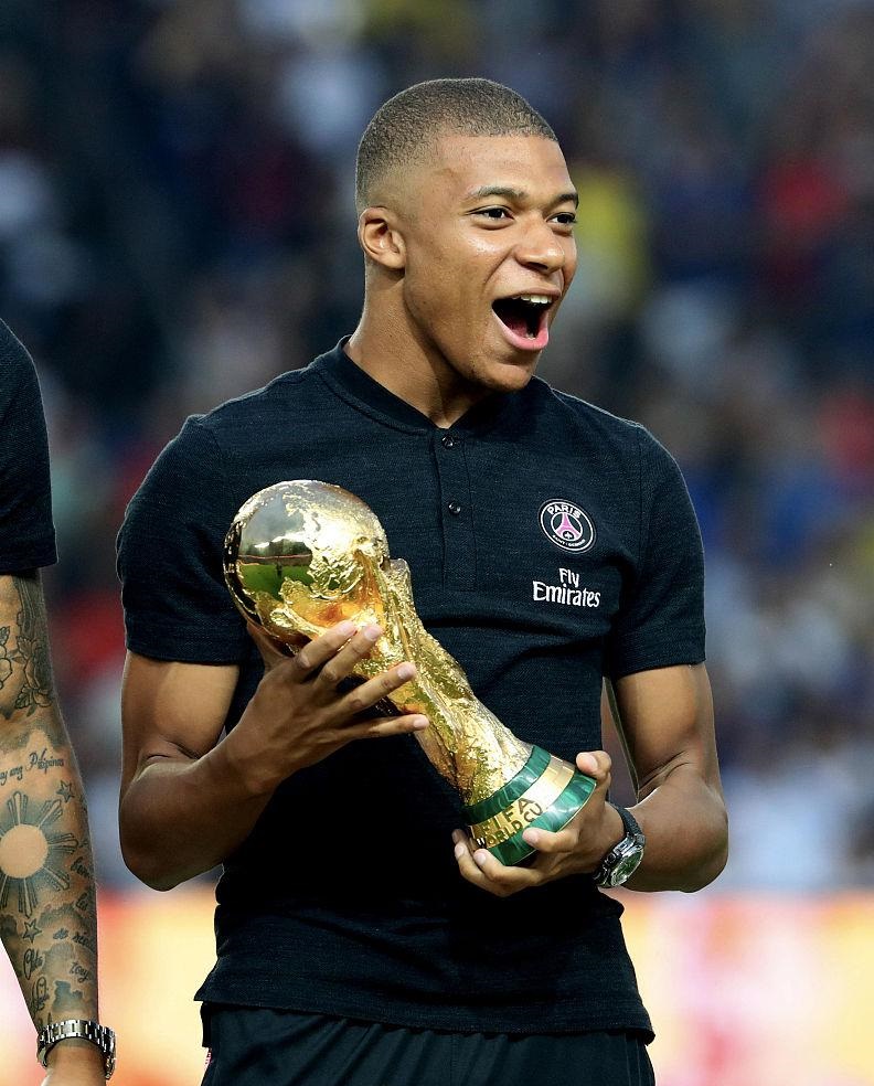 意甲主席：米兰科莫海外赛在推进中；减少俱乐部数量很难实现（意甲主席称米兰与科莫海外赛稳步推进，削减俱乐部数量并不现实）