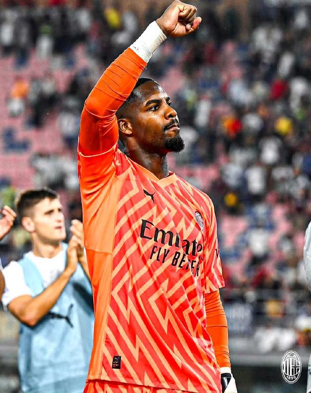 曼晚：阿莫林对达洛特进行一对一训练，已将其打造为进攻利器（曼晚：阿莫林单独指导达洛特，已将其塑造成进攻尖刀）