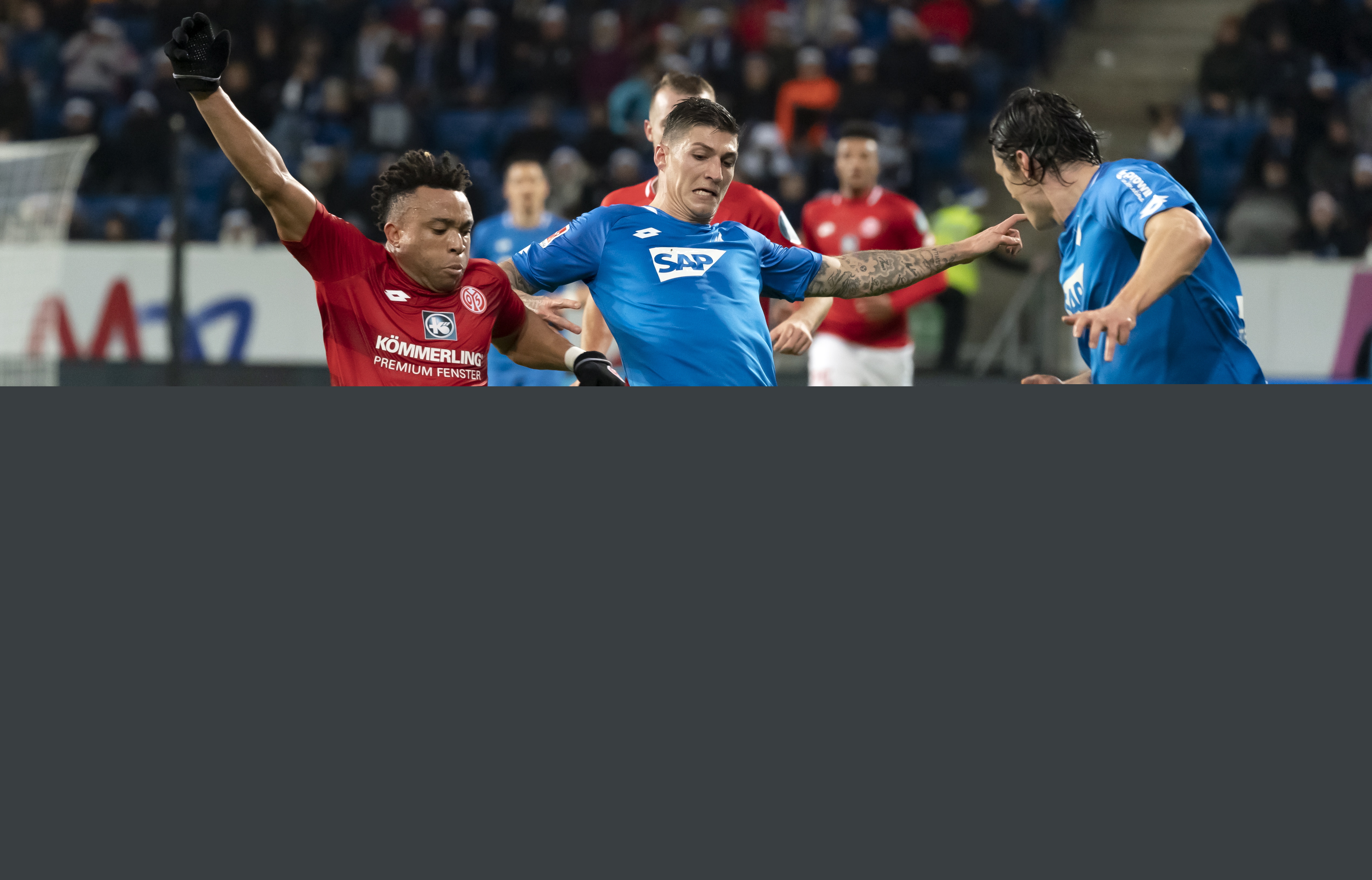 欧冠：巴黎2-1战胜曼联